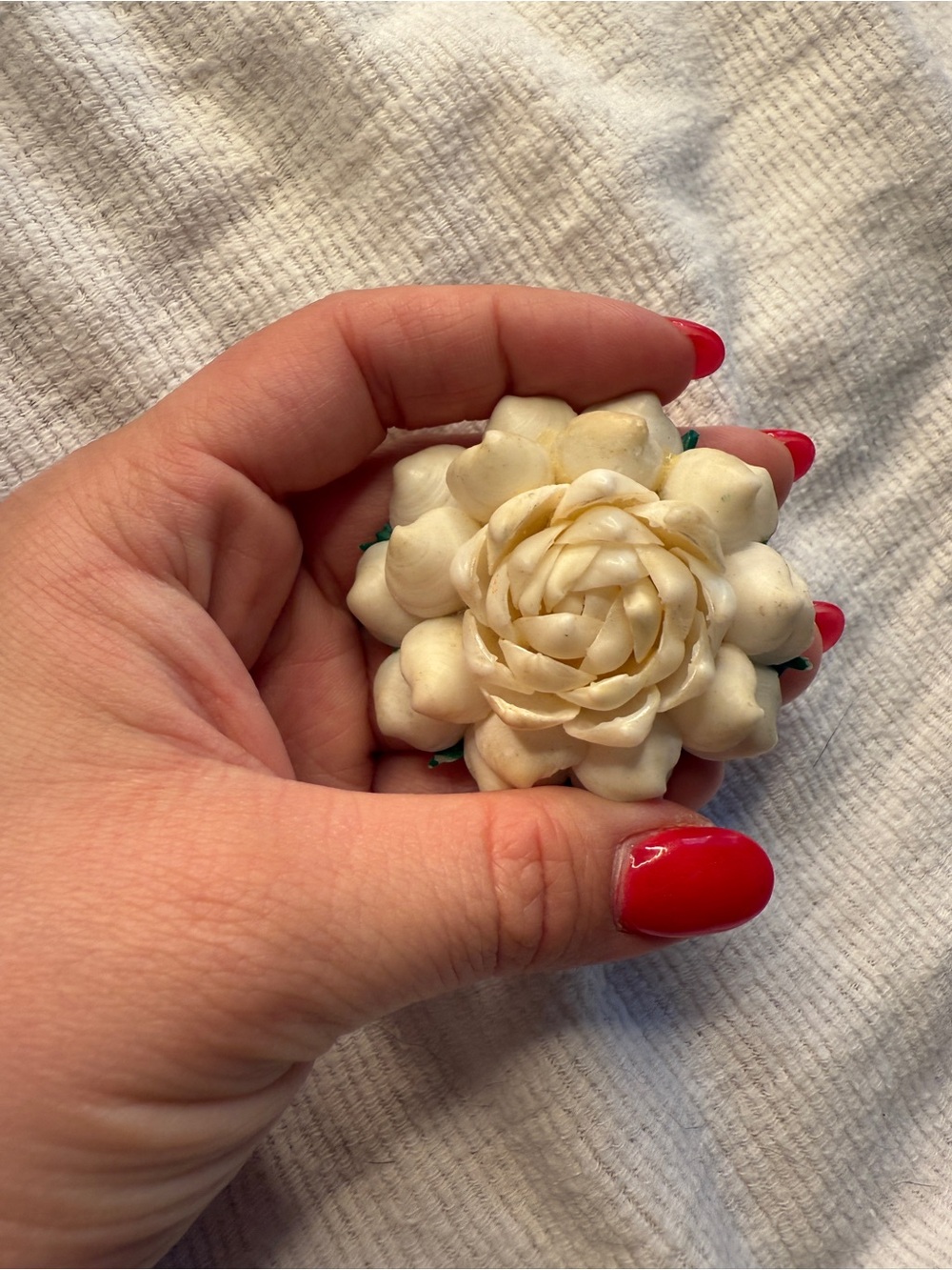 Vintage 1950s Shell Tiki Romantic Brooch - Picture 5 of 7